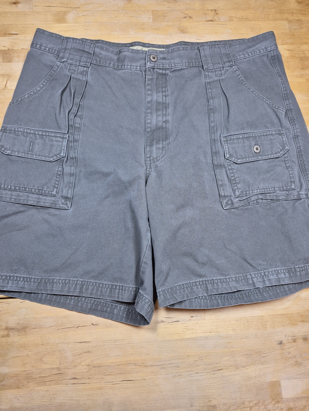 Cabela's Men's Gray Cargo Shorts with Flap Pockets